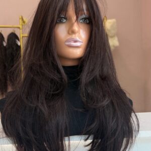 WIG Full Skin Dark Brown – Taglio Butterfly con Frangia a Tendina / Ginevra